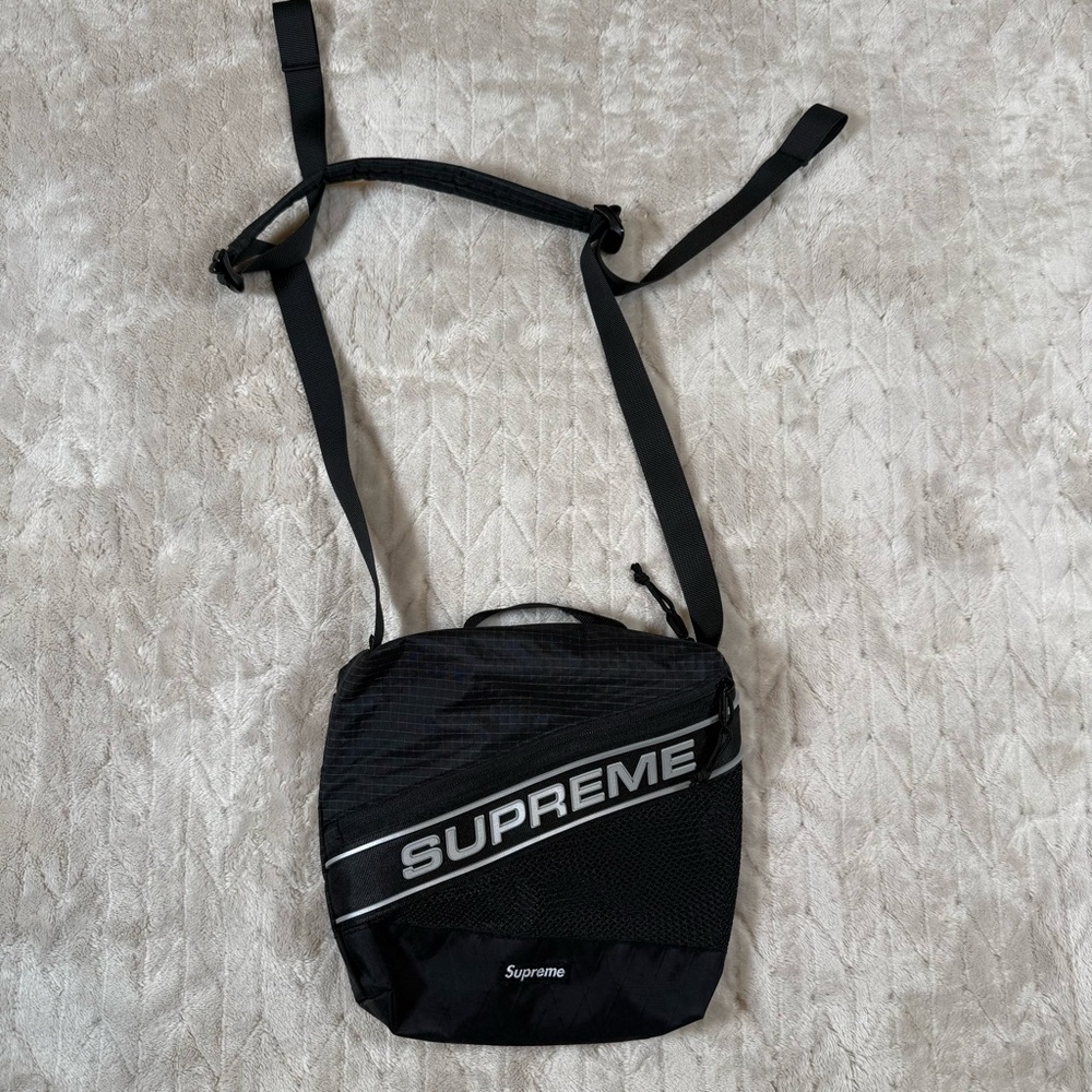 Supreme Logo Shoulder Bag Black (FW23) US 4L Water Resistant